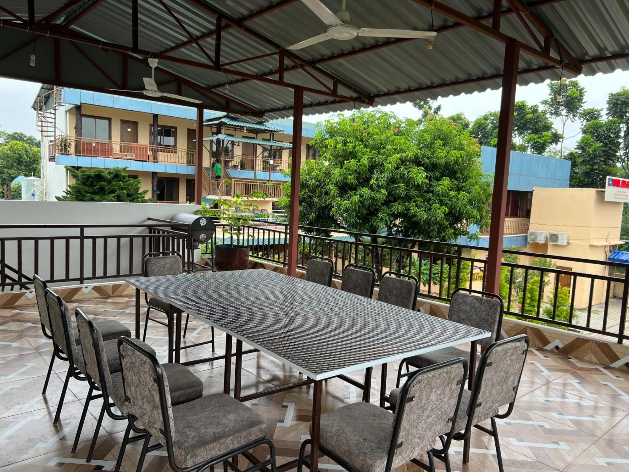 Hotel Ama Garden Sauraha Zewnętrze zdjęcie