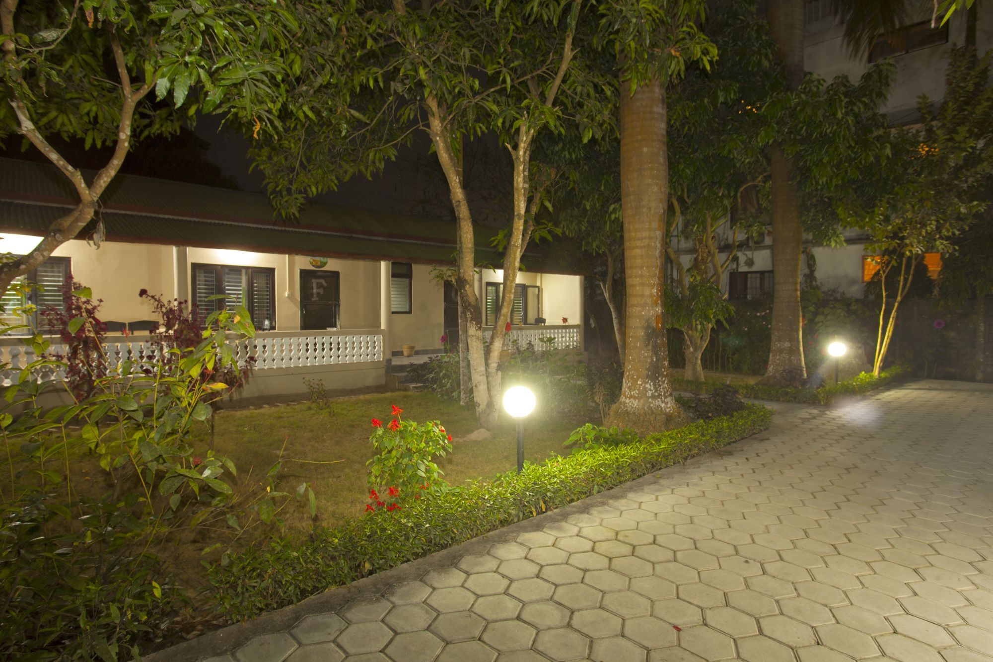 Hotel Ama Garden Sauraha Zewnętrze zdjęcie