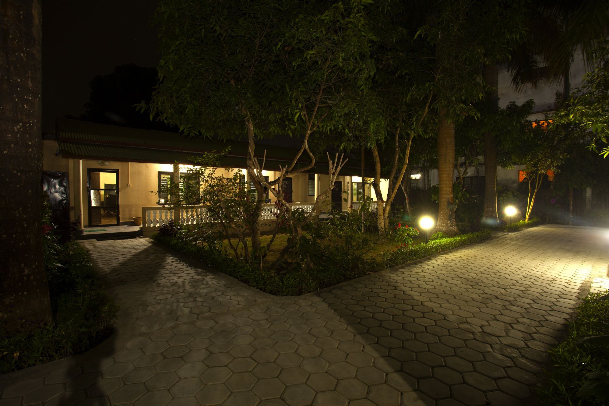Hotel Ama Garden Sauraha Zewnętrze zdjęcie